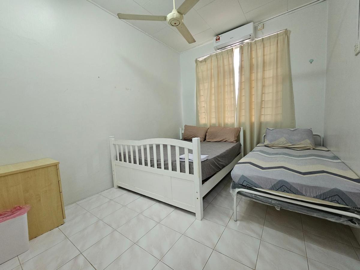 Ruhani Homestay 3 Kb - 4 Bedroom Fully Airconditioned With Wifi & Netflix Kota Bharu Exterior photo