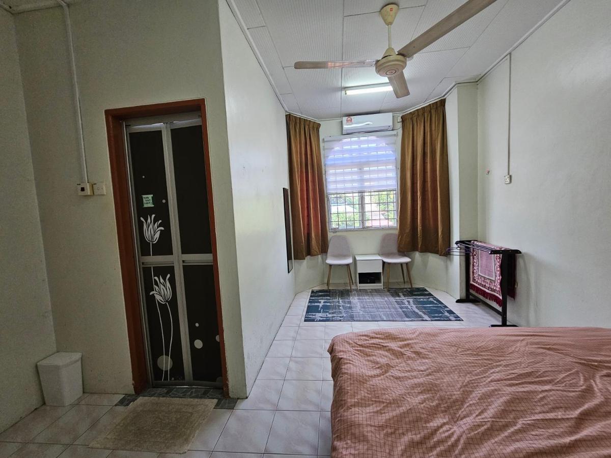 Ruhani Homestay 3 Kb - 4 Bedroom Fully Airconditioned With Wifi & Netflix Kota Bharu Exterior photo